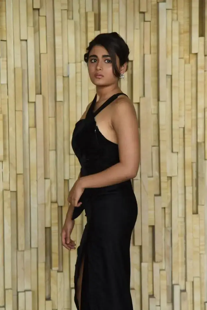 Beautiful Indian Actress Shalini Pandey Long legs Thighs